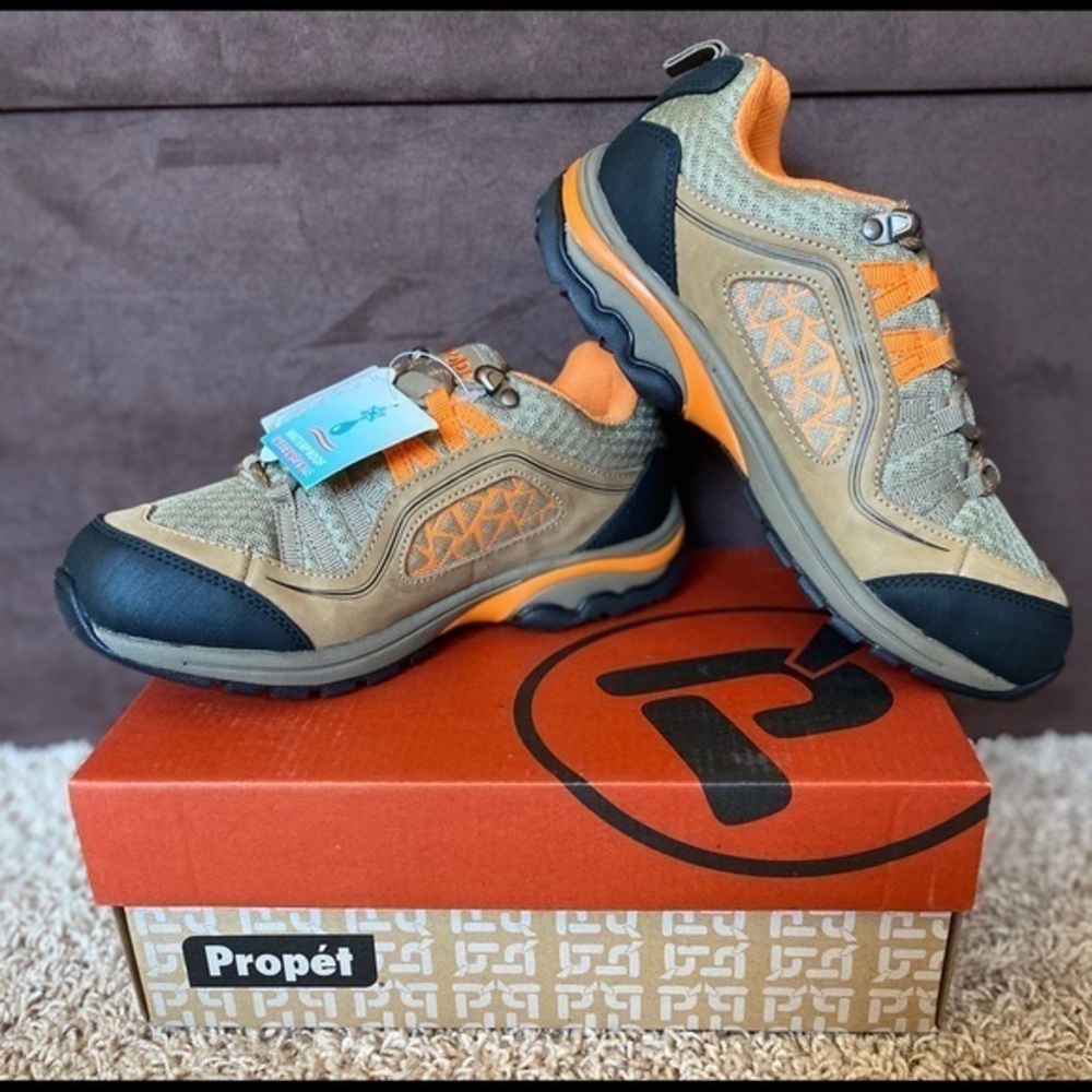 NIB-Propet Leather Hiking Boot